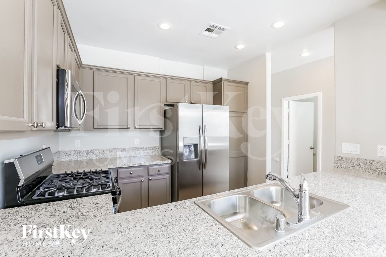 9461 Magnificent Ave - Photo 6 of 15