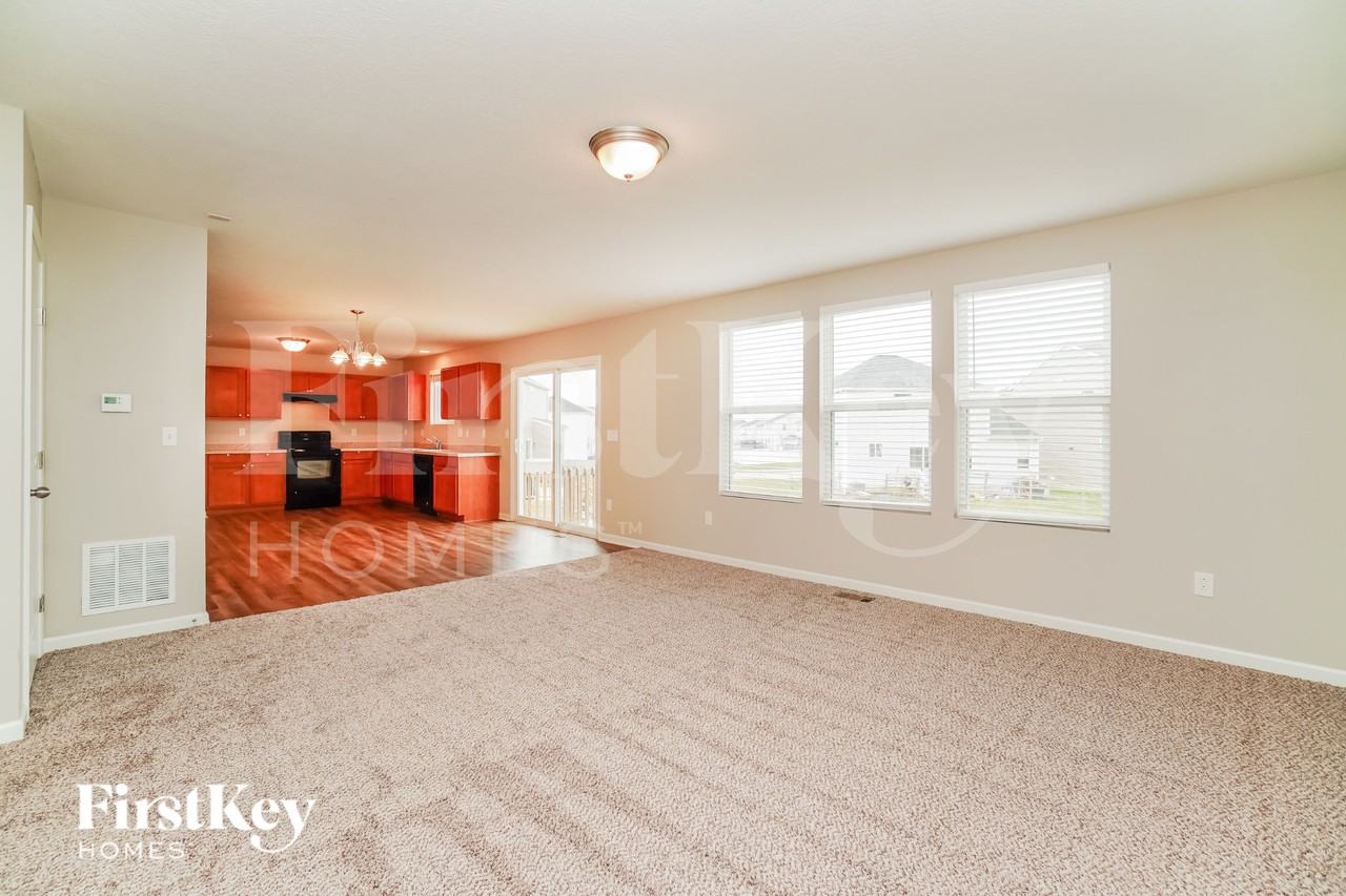 8790 Conestoga Valley Dr - Photo 3 of 15