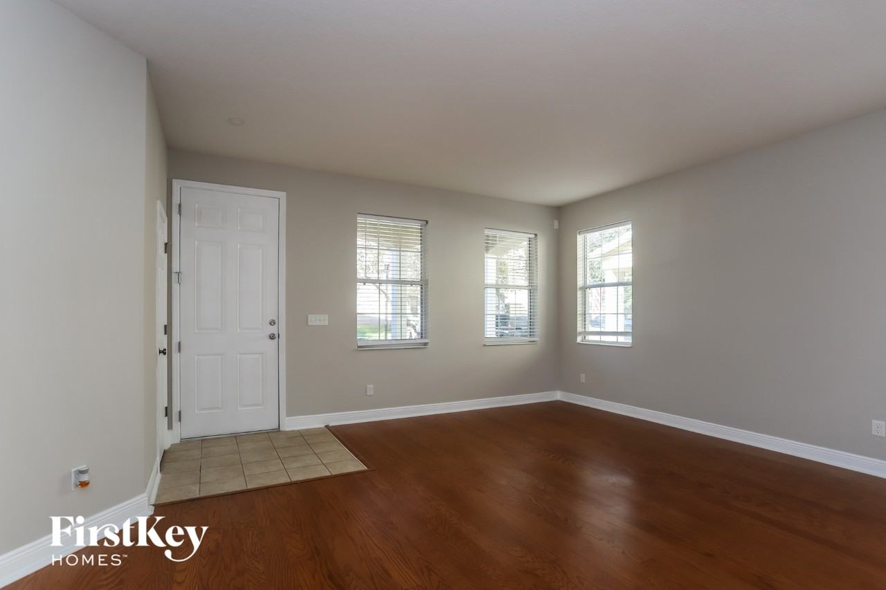 7232 Bridgeview Dr - Photo 2 of 15