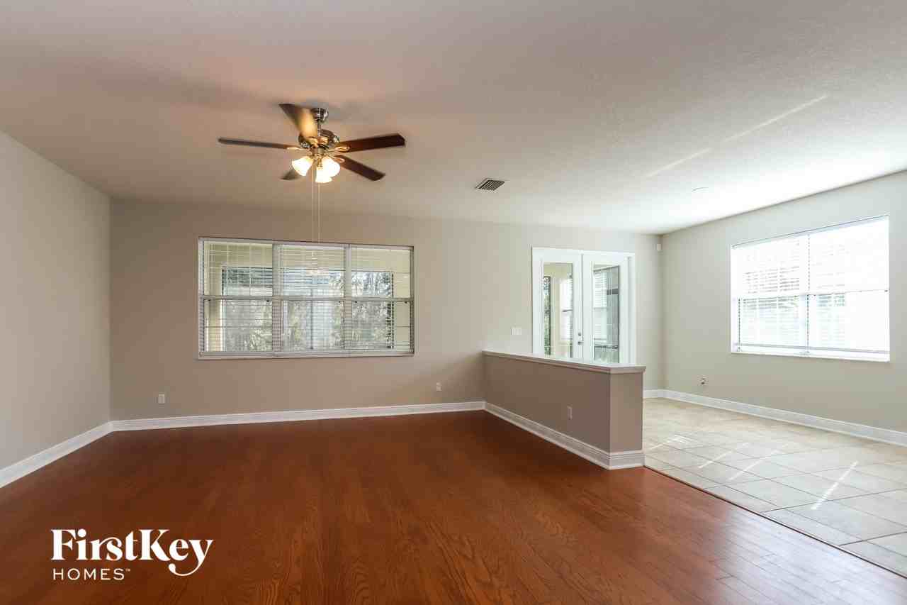 7232 Bridgeview Dr - Photo 3 of 15