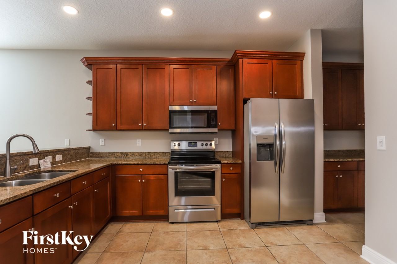 7232 Bridgeview Dr - Photo 4 of 15