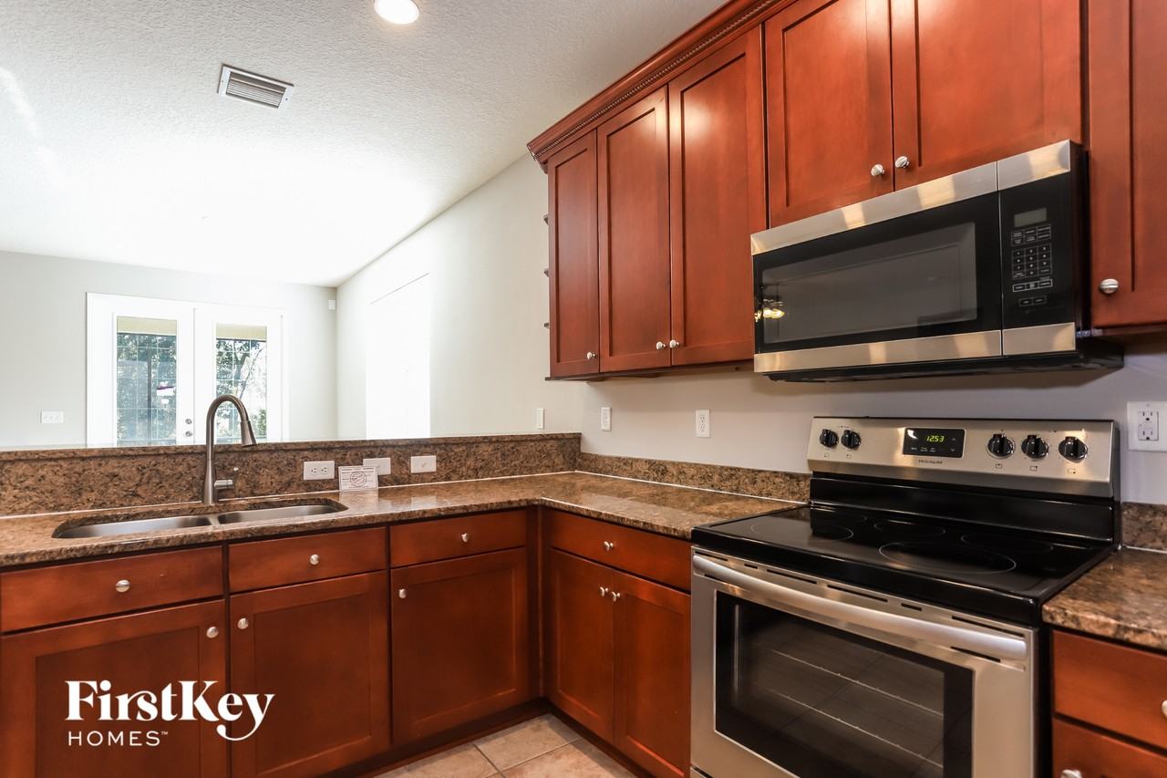 7232 Bridgeview Dr - Photo 5 of 15