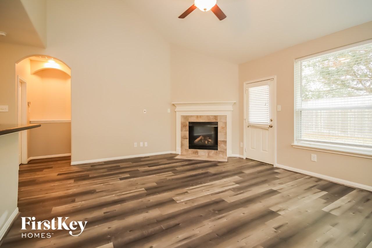20203 Ray Falls Dr - Photo 2 of 15