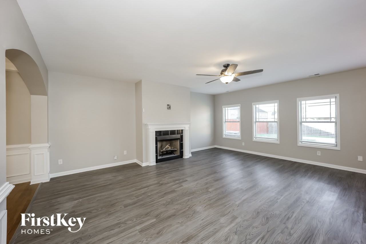 7713 Battle Way - Photo 2 of 14