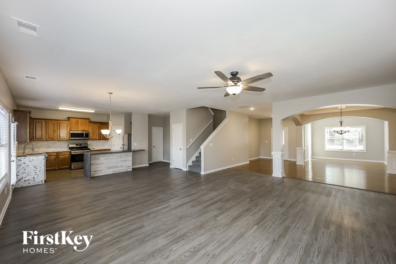 7713 Battle Way - Photo 3 of 14