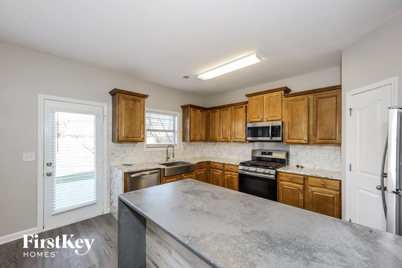 7713 Battle Way - Photo 5 of 14