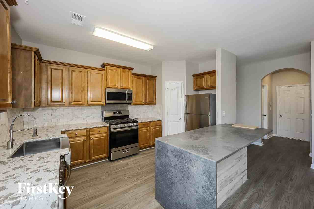 7713 Battle Way - Photo 6 of 14