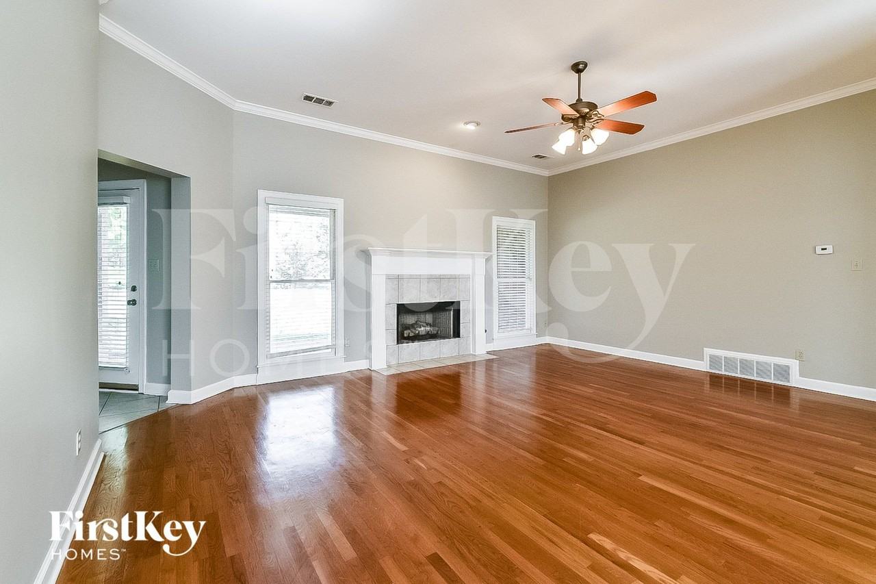 1713 Belledeer Dr W - Photo 4 of 16