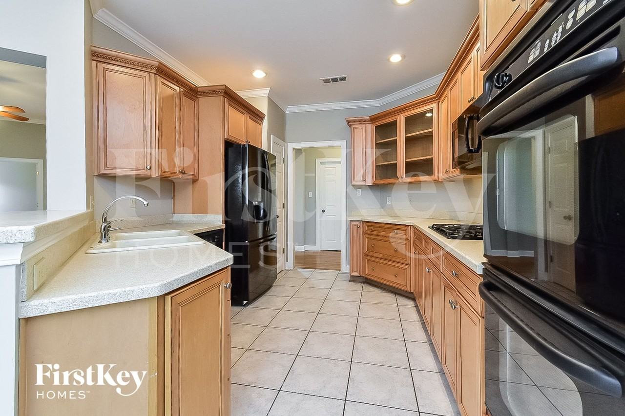 1713 Belledeer Dr W - Photo 6 of 16