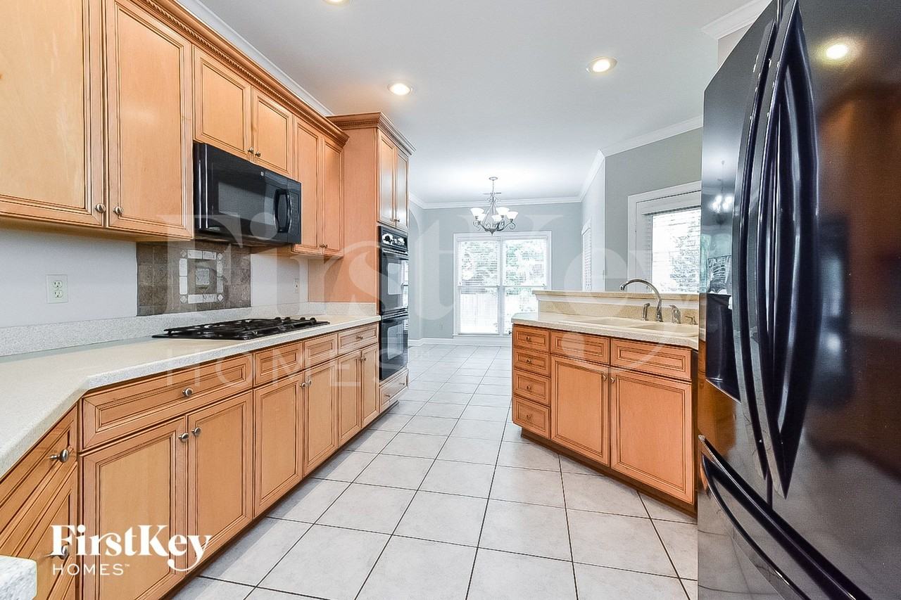 1713 Belledeer Dr W - Photo 7 of 16