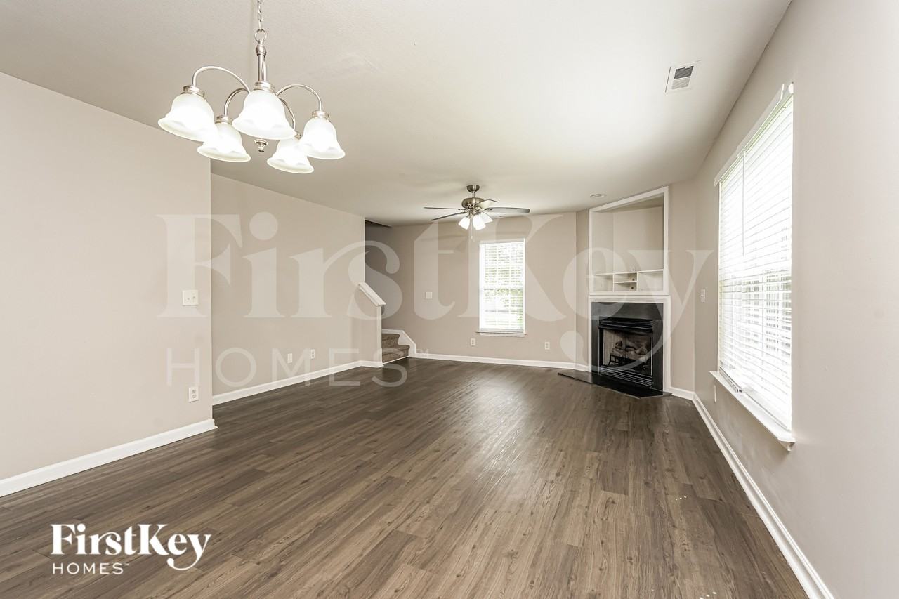 612 Brassfield Dr - Photo 3 of 16
