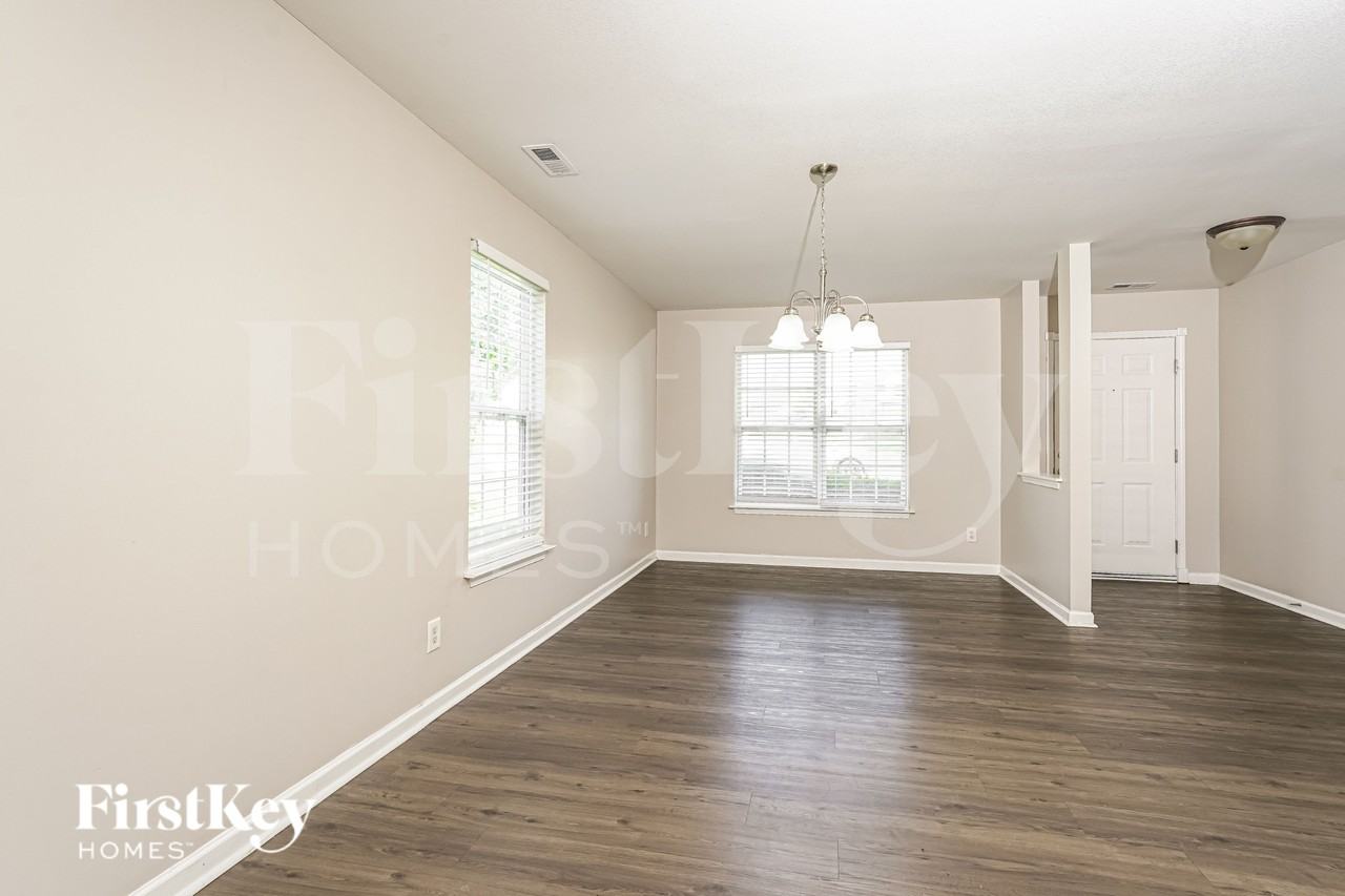 612 Brassfield Dr - Photo 5 of 16