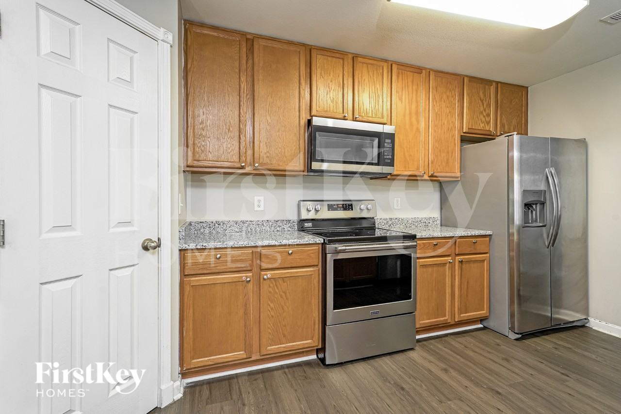 612 Brassfield Dr - Photo 6 of 16