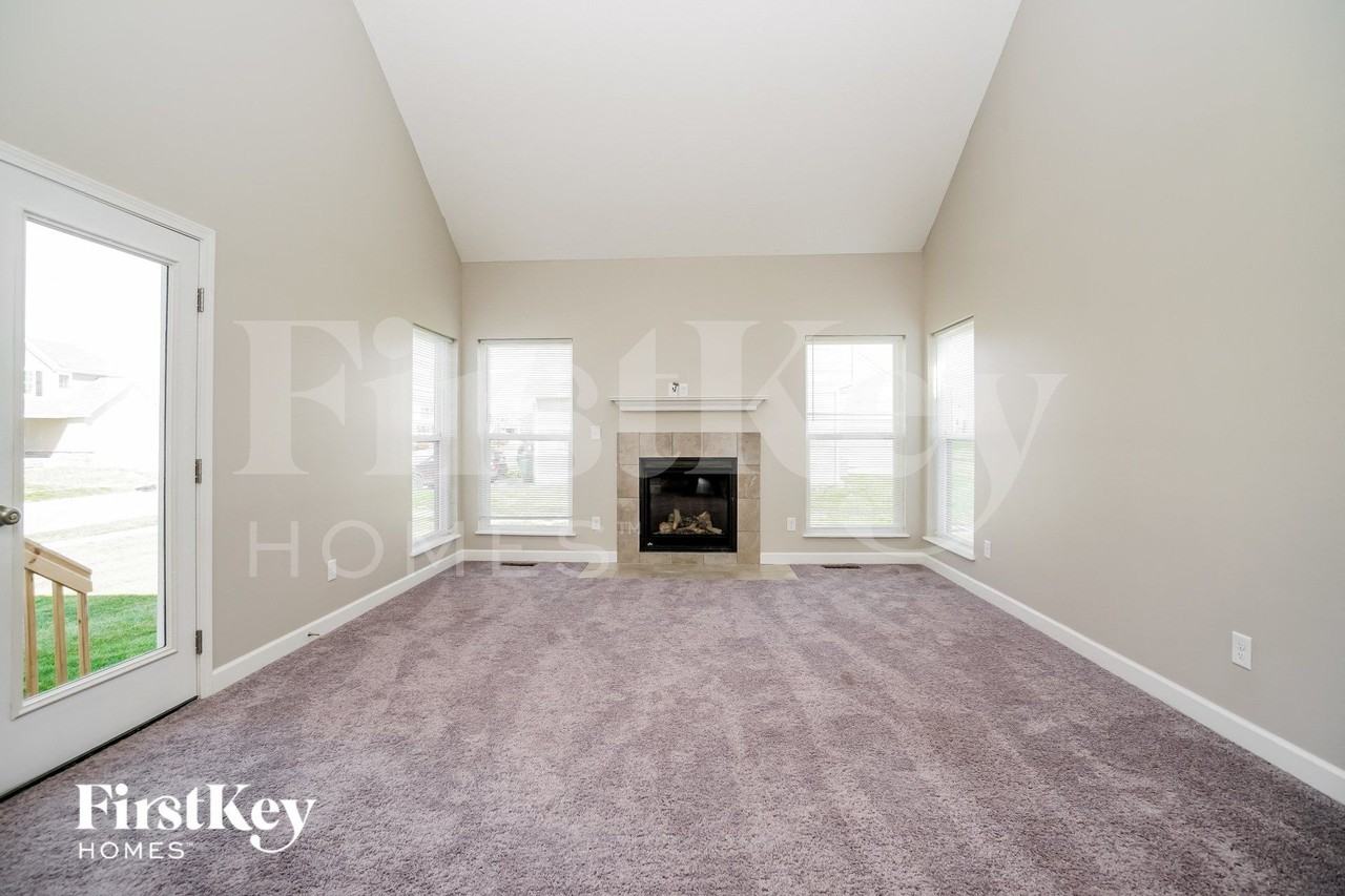 7146 Rillford Rd - Photo 2 of 15