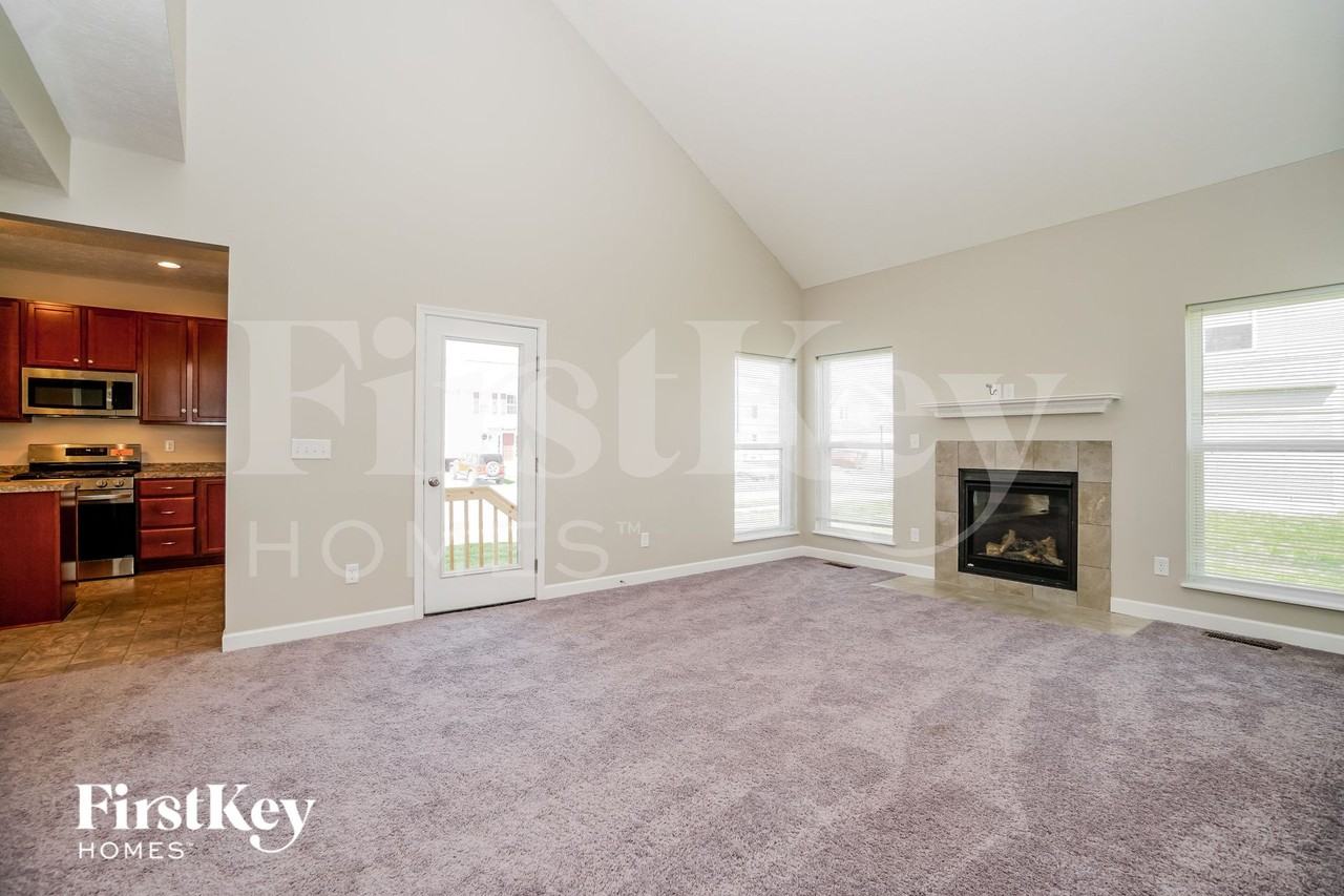7146 Rillford Rd - Photo 3 of 15