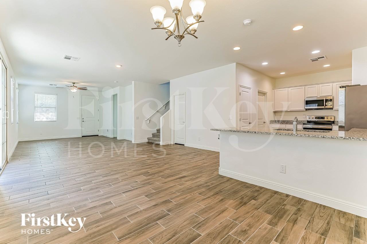 245 N Sunrise - Photo 4 of 16