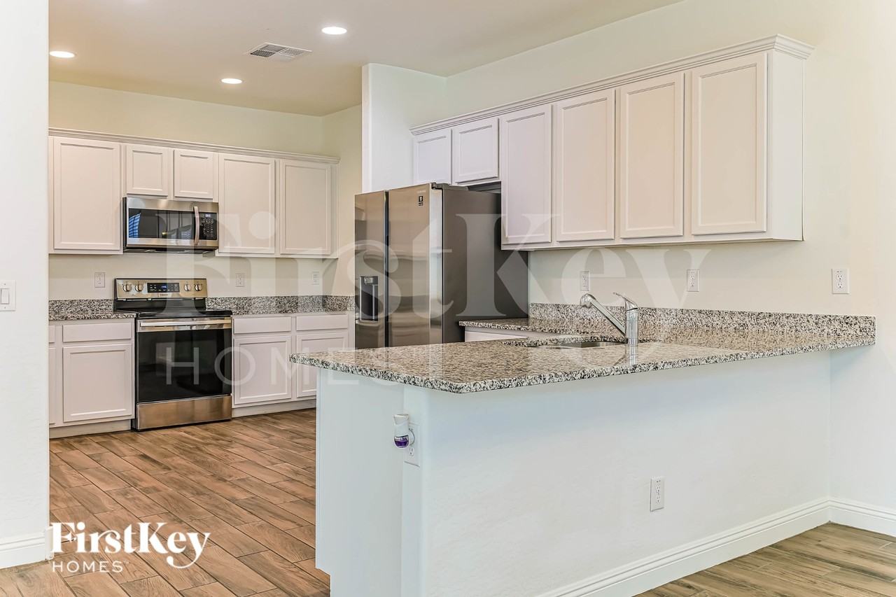 245 N Sunrise - Photo 5 of 16