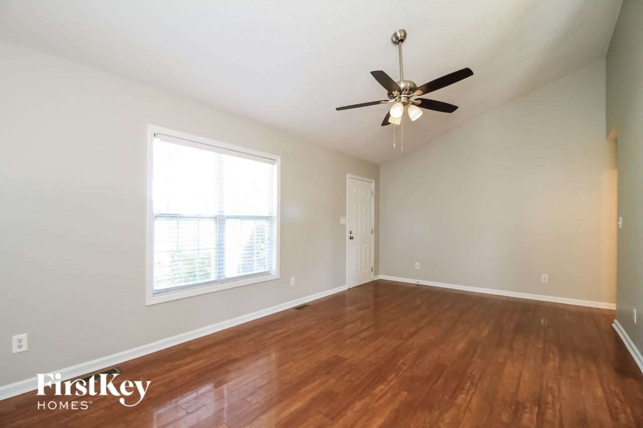 4725 Beckel Ct - Photo 3 of 15