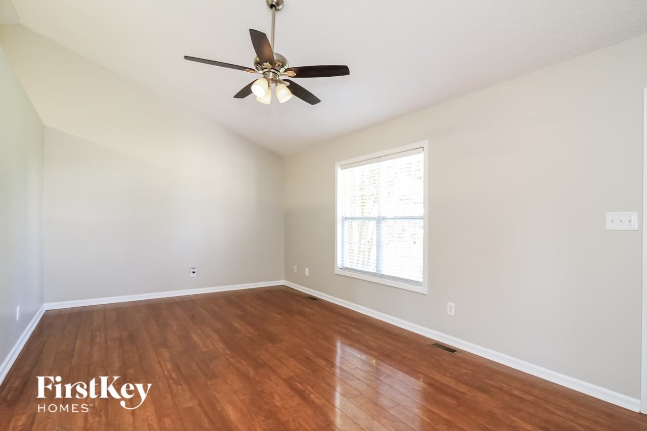 4725 Beckel Ct - Photo 4 of 15
