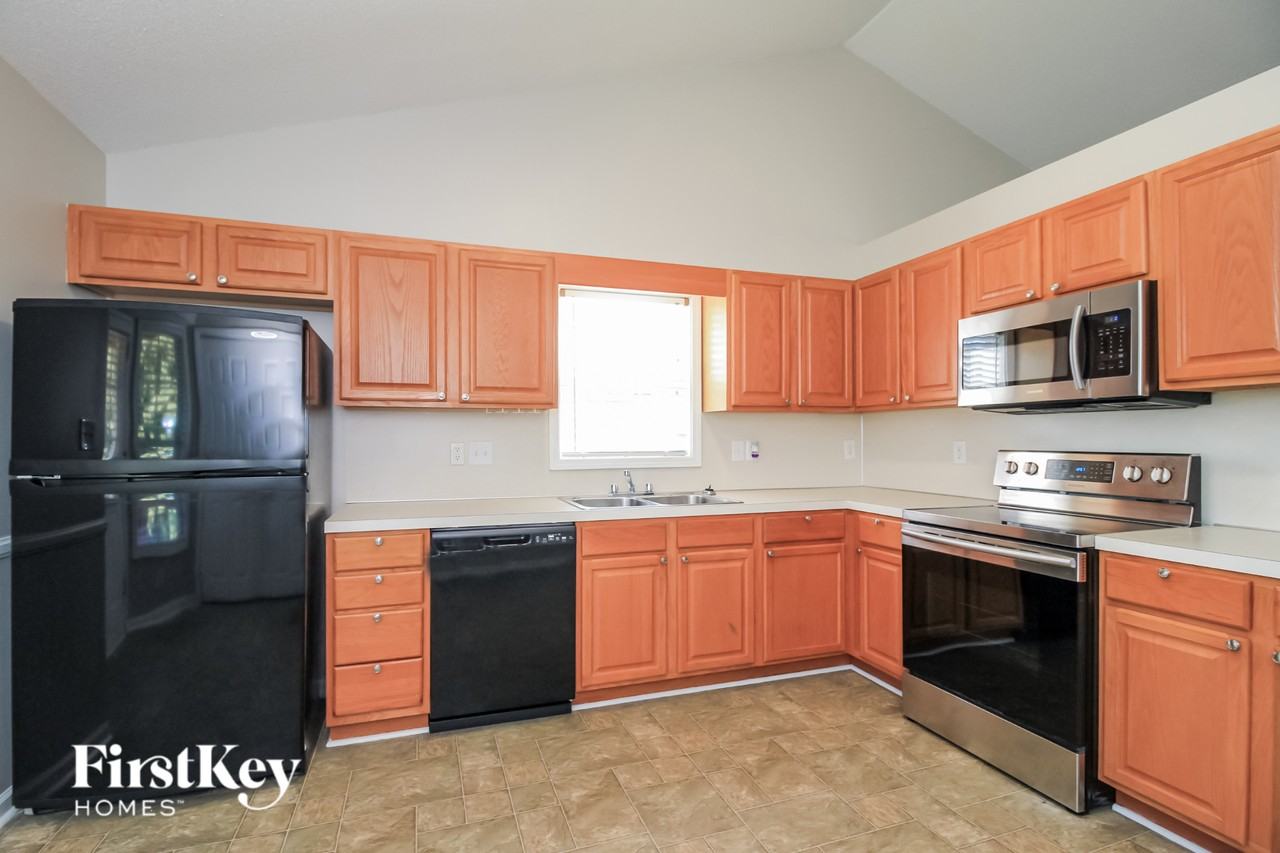 4725 Beckel Ct - Photo 6 of 15