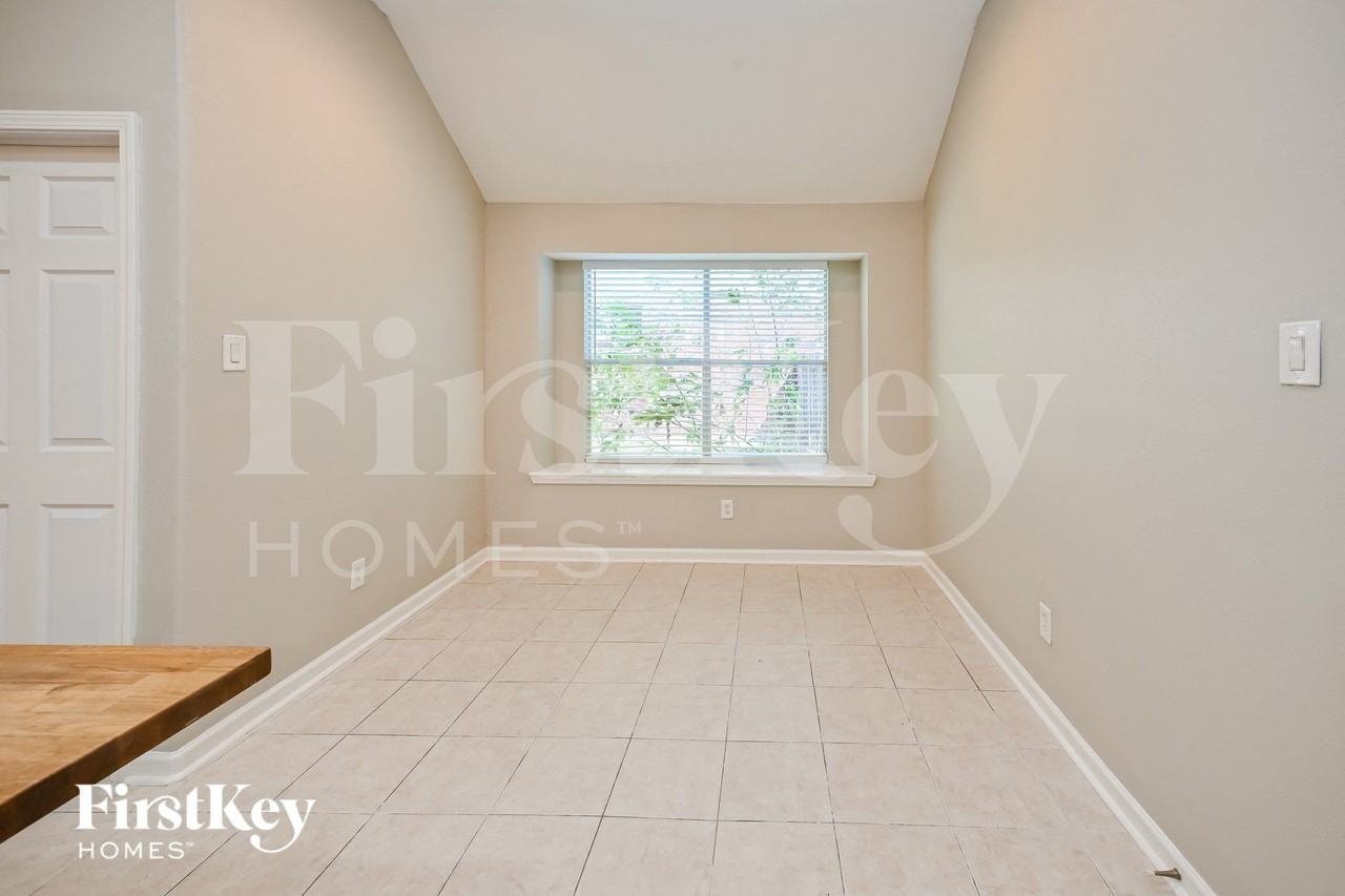 11906 Knoll Bend Ct - Photo 4 of 15