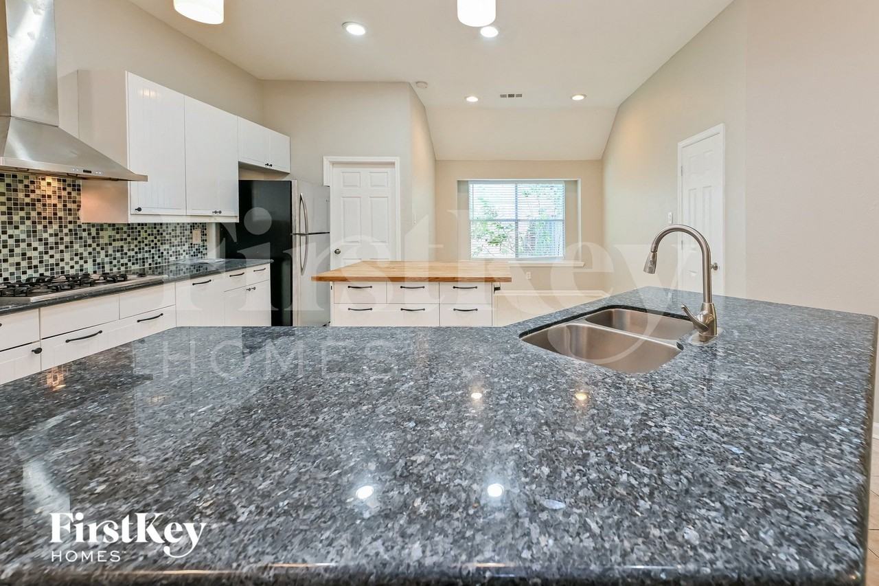 11906 Knoll Bend Ct - Photo 5 of 15