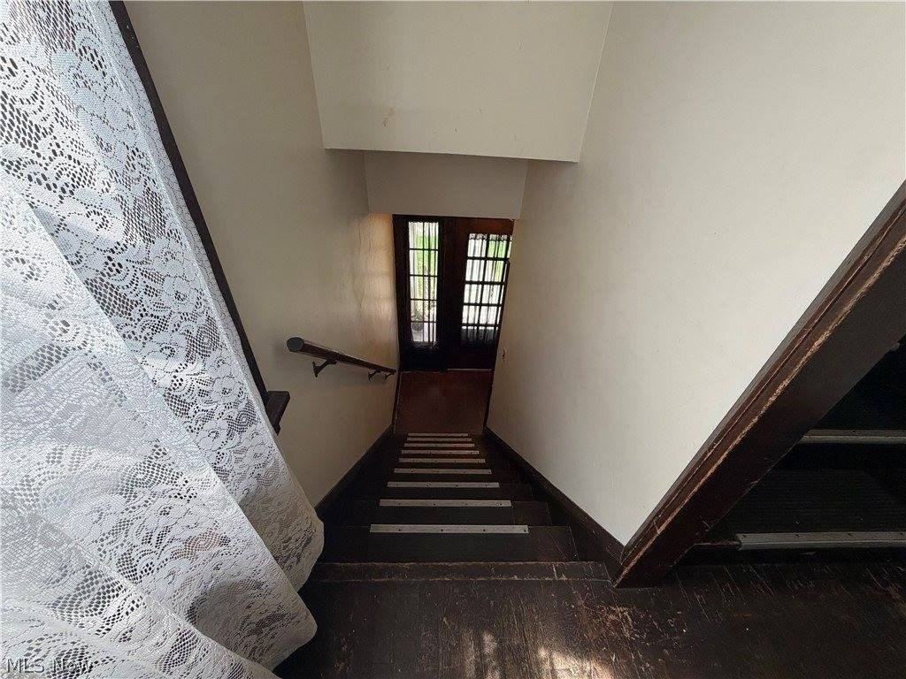 1605 Larchmont Ave - Photo 5 of 28