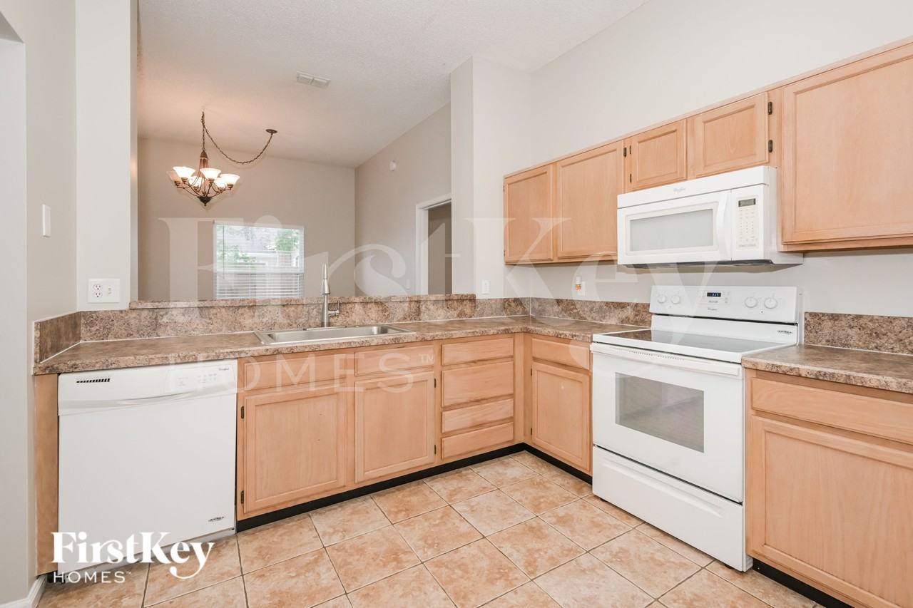 11006 Beckley Pl - Photo 7 of 15