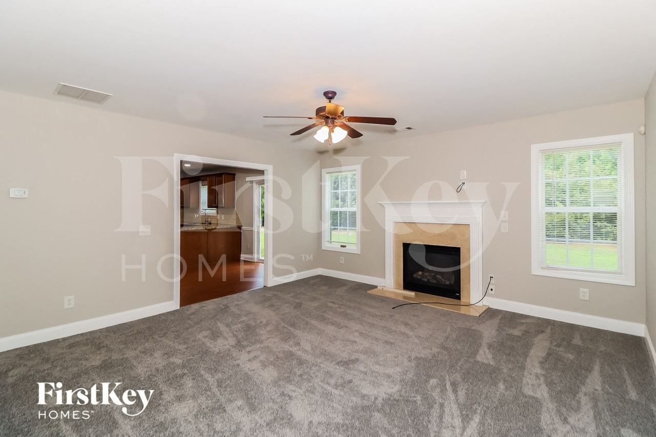 4033 Pond Edge Rd - Photo 4 of 16