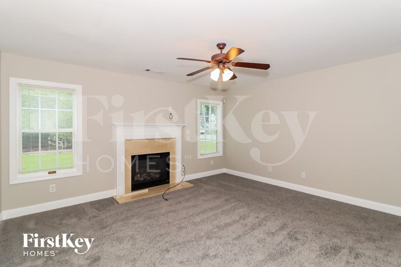 4033 Pond Edge Rd - Photo 5 of 16