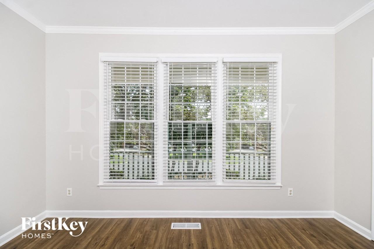 5304 Brandermill Ct - Photo 3 of 15