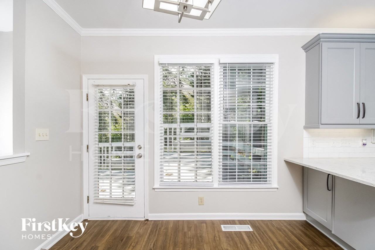 5304 Brandermill Ct - Photo 5 of 15