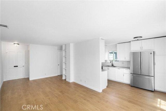 744 N Dillon St - Photo 2 of 8