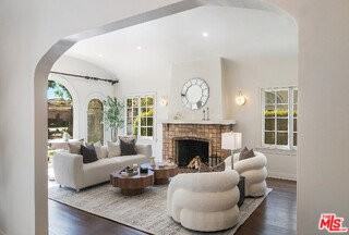 121 S Poinsettia Pl - Photo 4 of 8