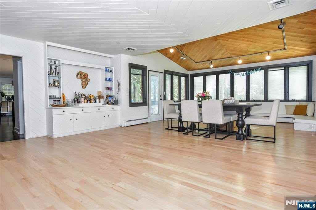 388 Carriage Ln - Photo 3 of 30