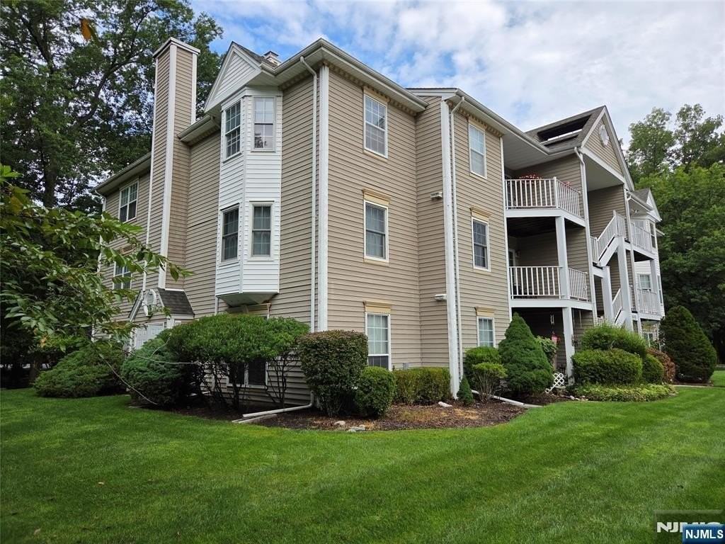 620 Plum Ter - Photo 2 of 28