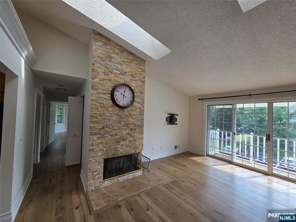 620 Plum Ter - Photo 4 of 28
