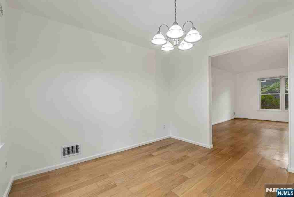 13 Briarwood Ct #E - Photo 6 of 18