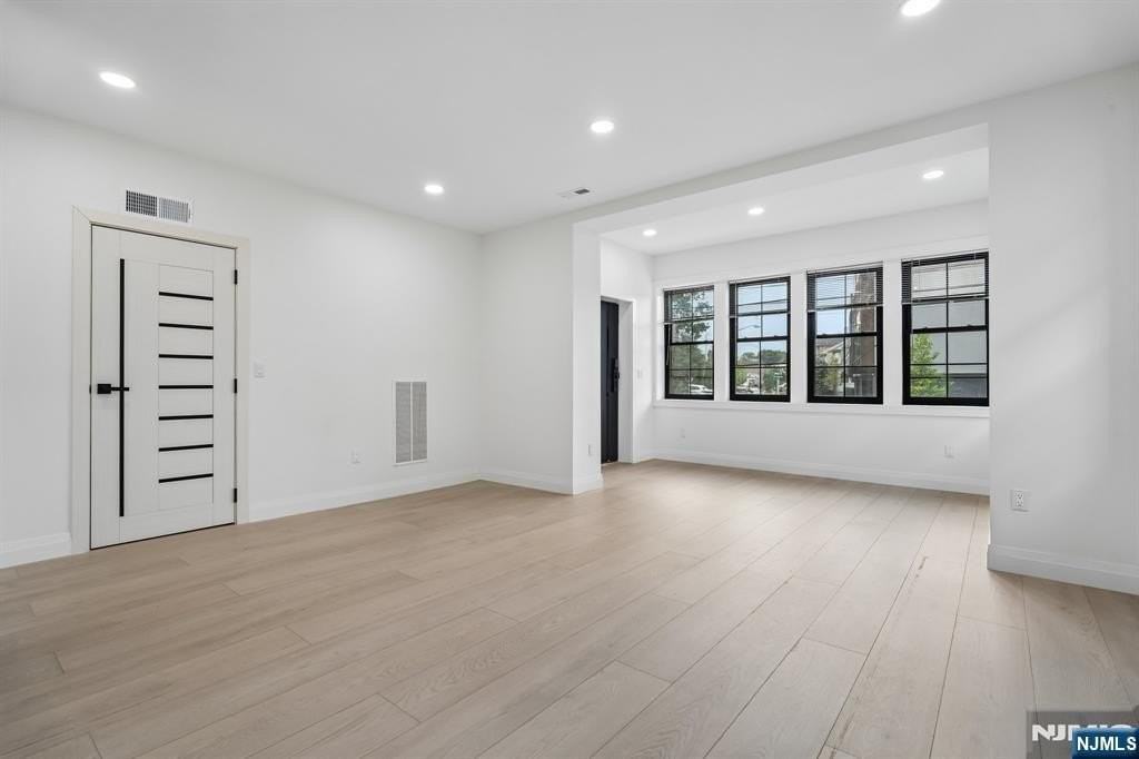 423 Aurora Ave #1 - Photo 3 of 25