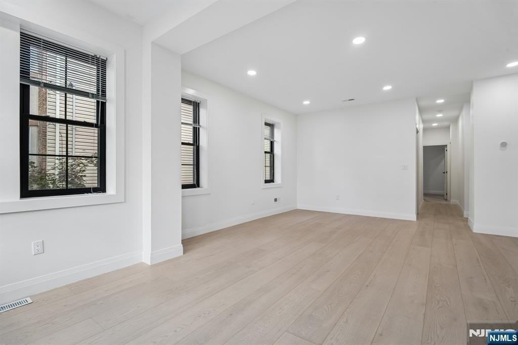 423 Aurora Ave #1 - Photo 6 of 25