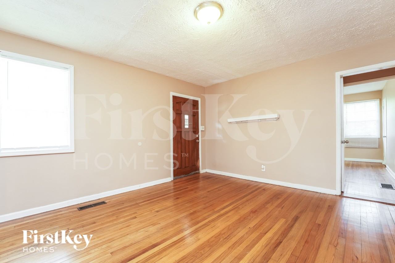 2616 Oak St - Photo 2 of 16