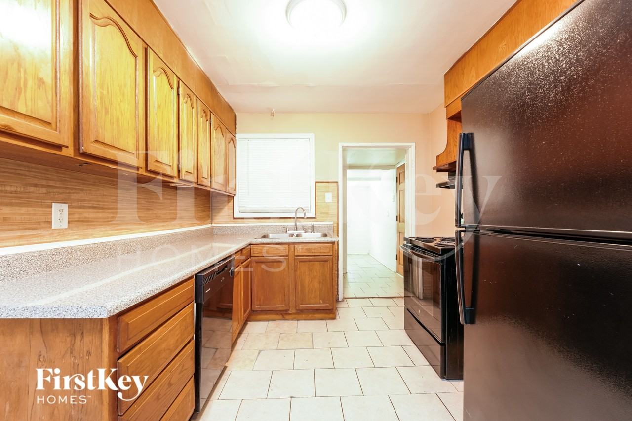 2616 Oak St - Photo 5 of 16