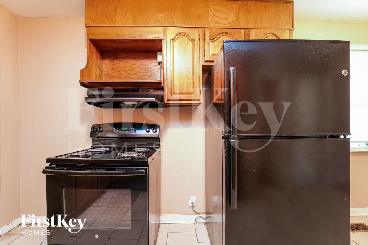 2616 Oak St - Photo 6 of 16
