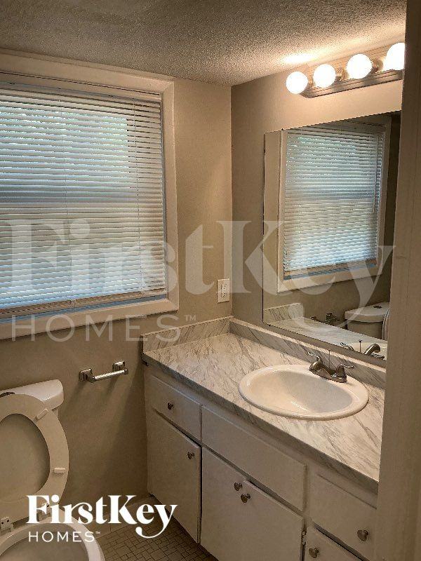 2344 Tiffany Cir - Photo 2 of 3