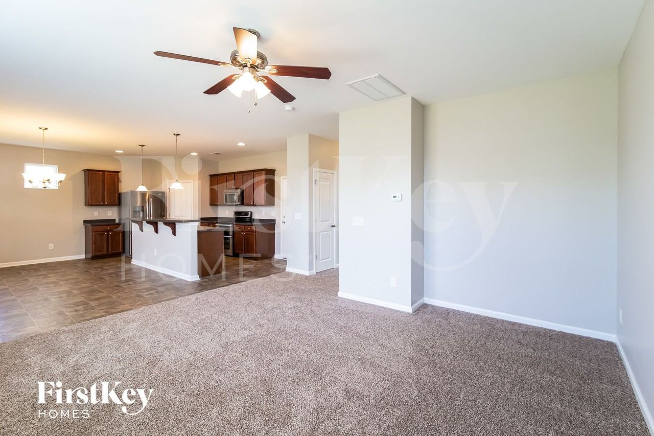543 Crossland Dr - Photo 4 of 15