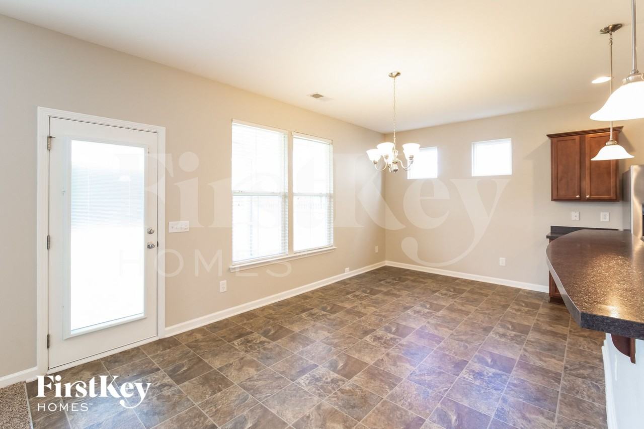 543 Crossland Dr - Photo 5 of 15