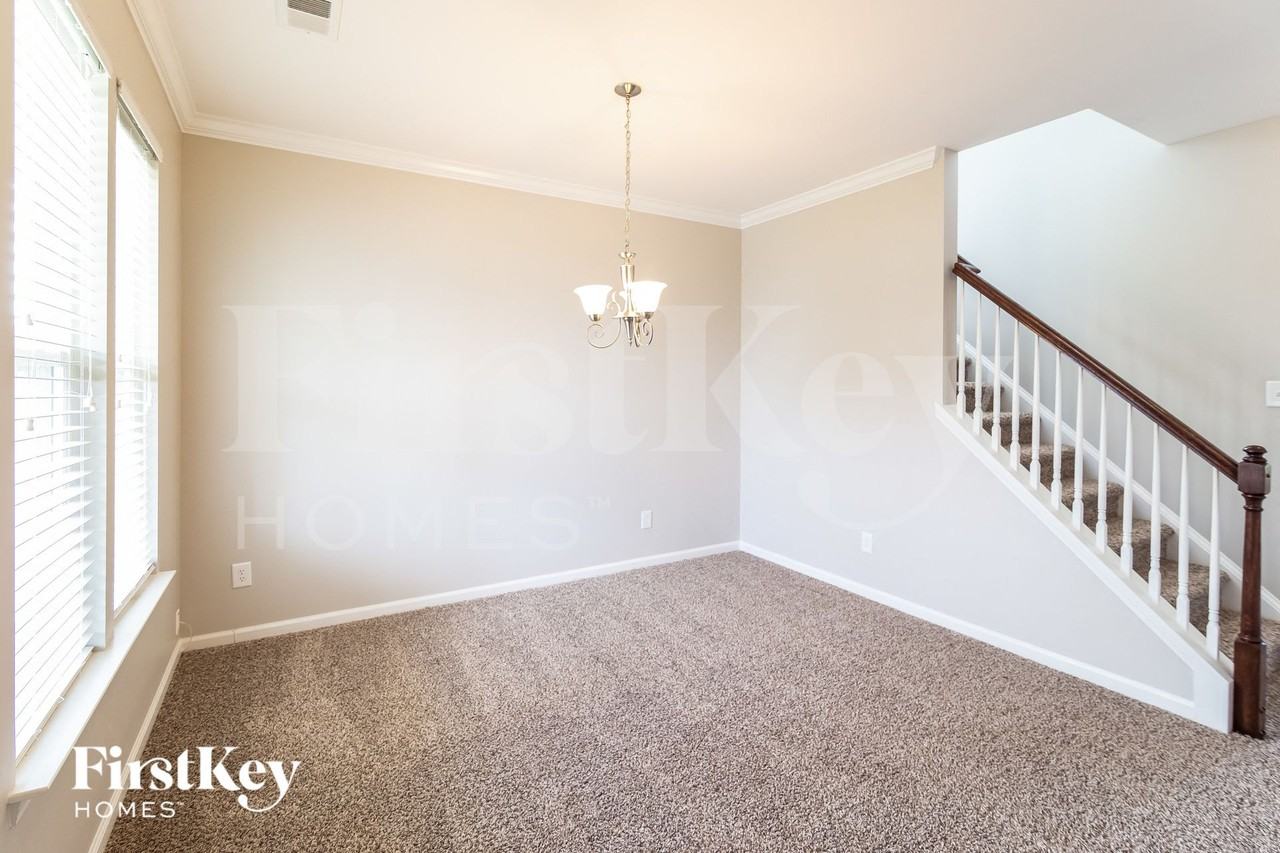 543 Crossland Dr - Photo 6 of 15