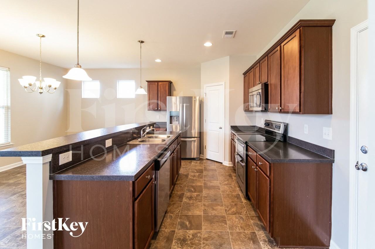 543 Crossland Dr - Photo 7 of 15
