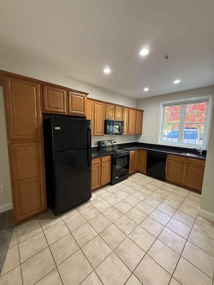 39 Clancy Dr - Photo 3 of 24