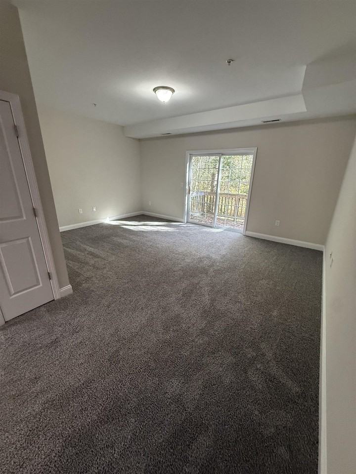 39 Clancy Dr - Photo 4 of 24
